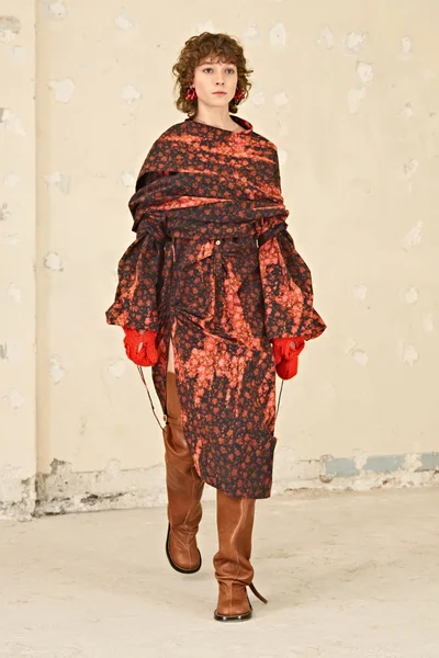 Look 18